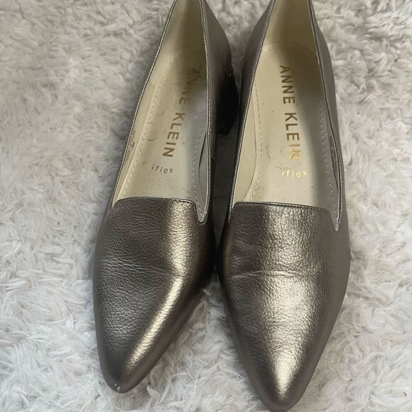 Anne Klein metallic taupe leather slip on shoes 1.5” Block heels SZ8.5M - Picture 2 of 13